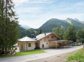 Lovely Chalet with Sauna Ski Storage Heating Carport